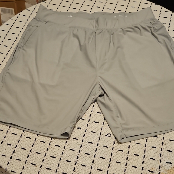 Kenneth Cole Men's Lightweight Gray Athletic Shorts - Picture 1 of 12